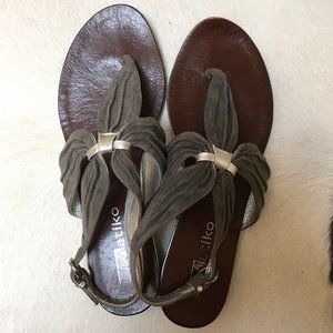 MATIKO Fleur de lis Grey Leather Sandals